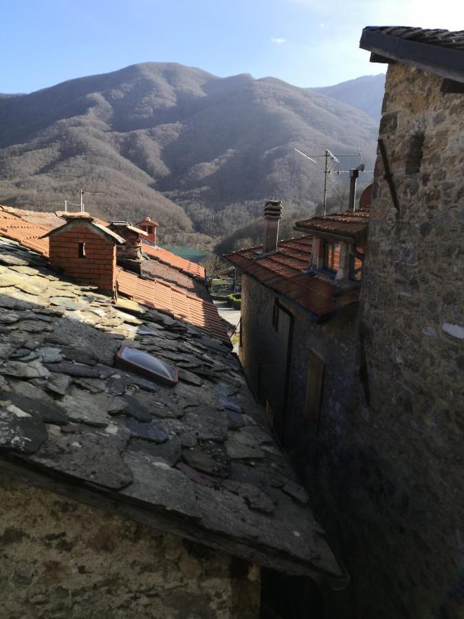 Casa Vacanze Al Colletto - Con Terrazza Panoramica In Centro Storico Vagli di Sotto Exterior foto