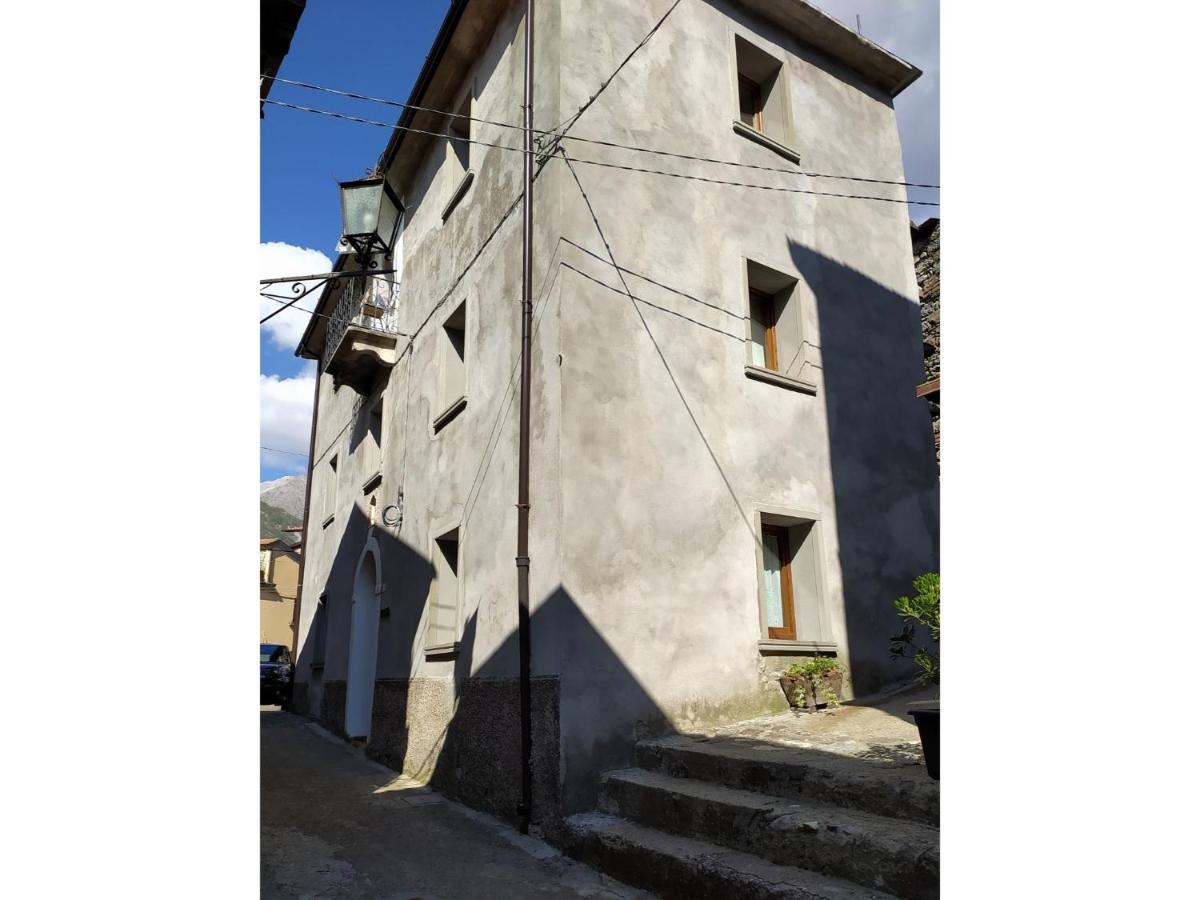 Casa Vacanze Al Colletto - Con Terrazza Panoramica In Centro Storico Vagli di Sotto Exterior foto
